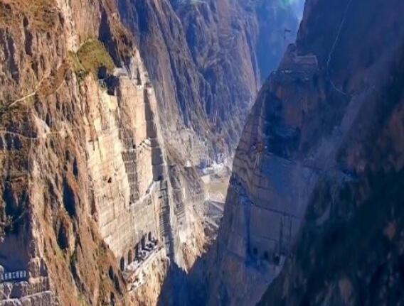為建烏東德水電站，在峽谷底部挖90米深洞穴，用來干嘛的？