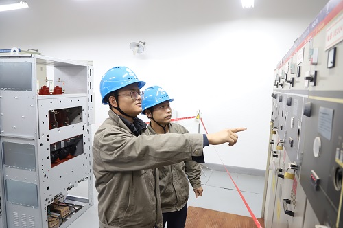 國網(wǎng)寧波市鄞州區(qū)供電公司：服務校園不停電，周末施工不停歇