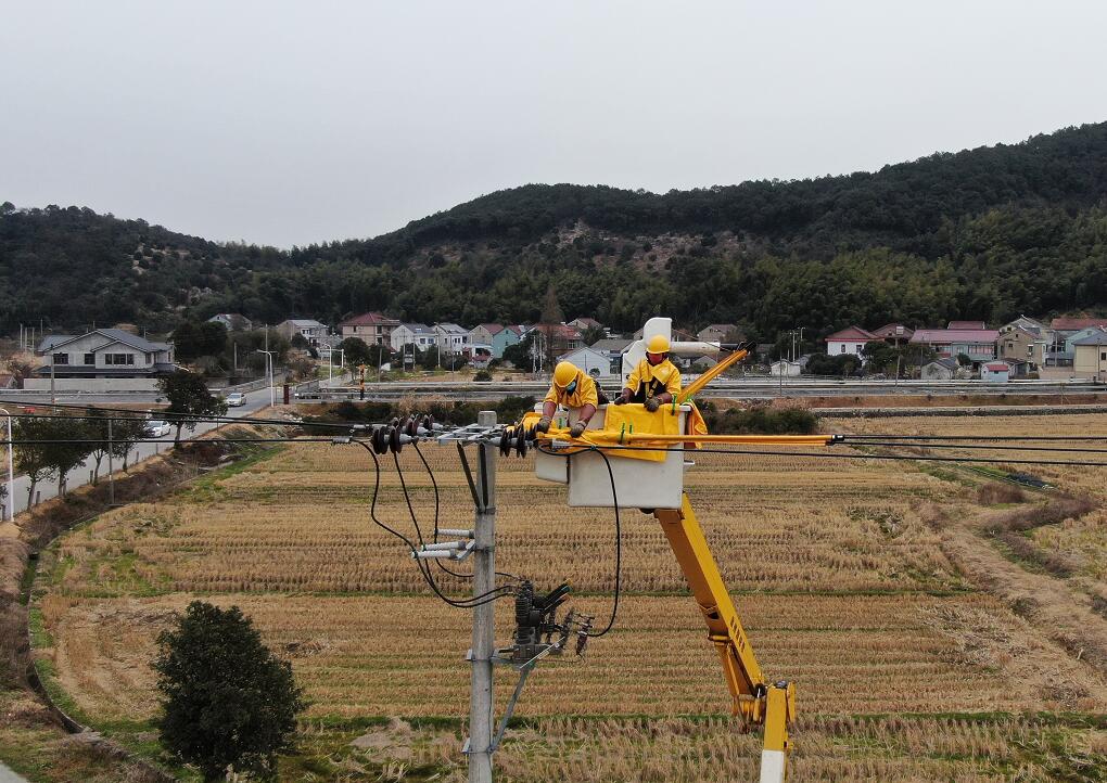國(guó)網(wǎng)余姚市供電公司：寒潮中配網(wǎng)改造，發(fā)電車保障居民溫暖度冬