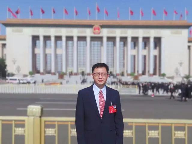 加快推動(dòng)新能源行業(yè) 與人工智能融合創(chuàng)新——訪全國(guó)人大代表、樂(lè)山太陽(yáng)能研究院院長(zhǎng)姜希猛