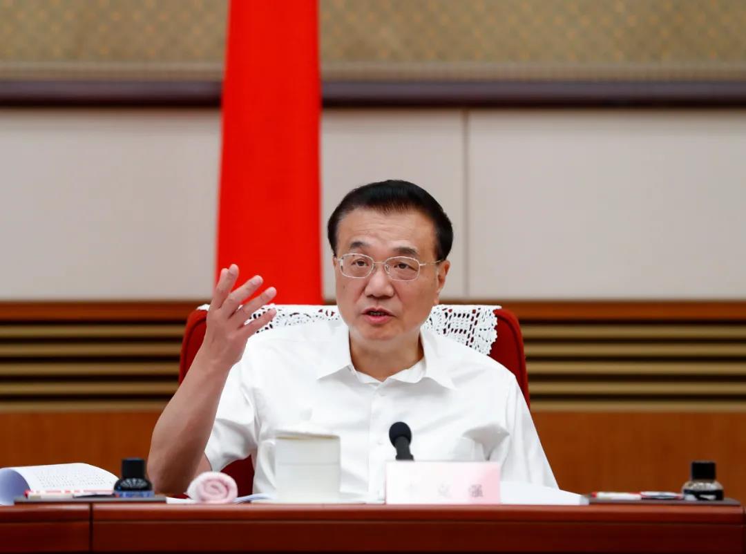 李克強(qiáng)：發(fā)揮西部風(fēng)、光、水電等優(yōu)勢(shì) 建大型清潔能源基地
