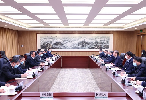 辛保安、張智剛與哈電集團(tuán)董事長(zhǎng)曹志安、總經(jīng)理吳偉章會(huì)談