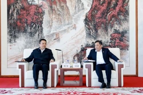 宋海良孫洪水與哈電集團(tuán)董事長(zhǎng)曹志安、總經(jīng)理吳偉章會(huì)談