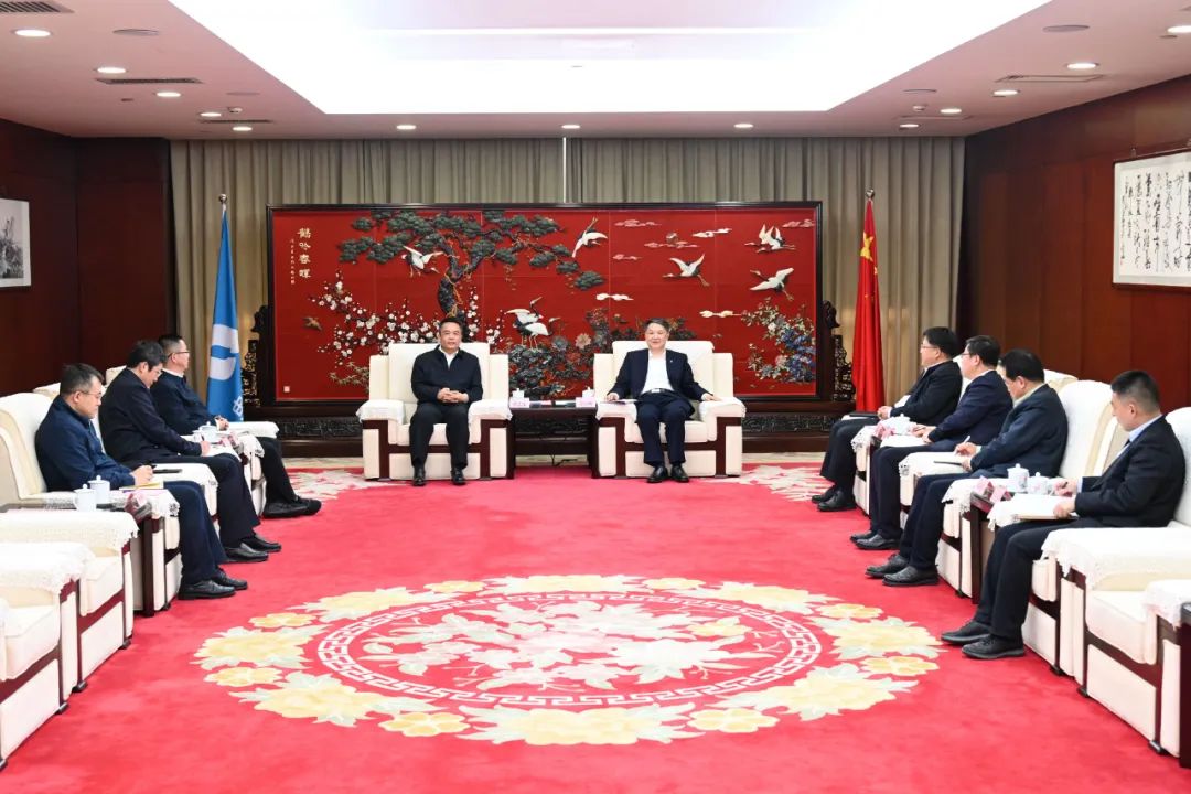溫樞剛會(huì)見哈電集團(tuán)董事長、黨委書記曹志安