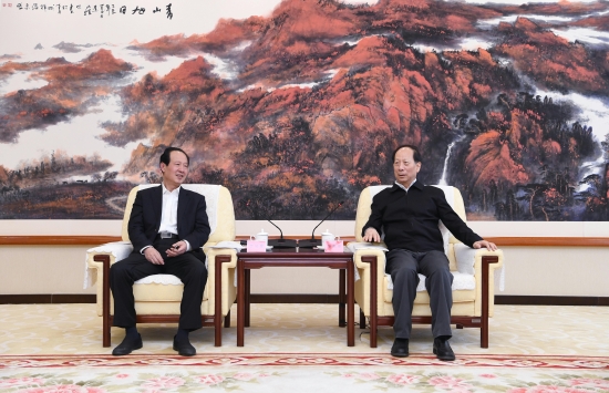 丁焰章拜會(huì)內(nèi)蒙古自治區(qū)黨委書(shū)記、人大常委會(huì)主任石泰峰