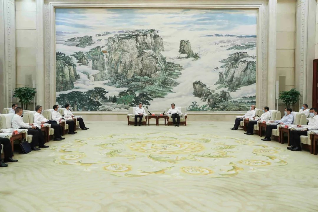 國家電網(wǎng)董事長辛保安與河北省委書記倪岳峰、省長王正譜會談
