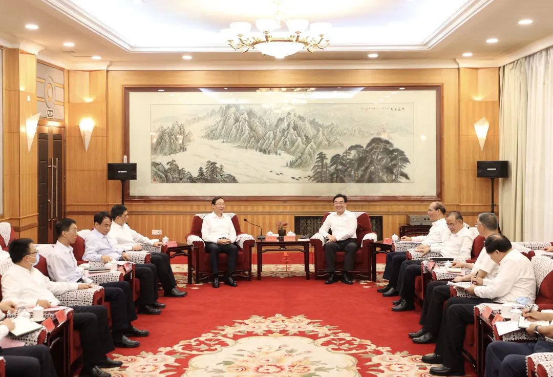 國家電網(wǎng)董事長、黨組書記辛保安與青海省委書記信長星、省長吳曉軍會(huì)談