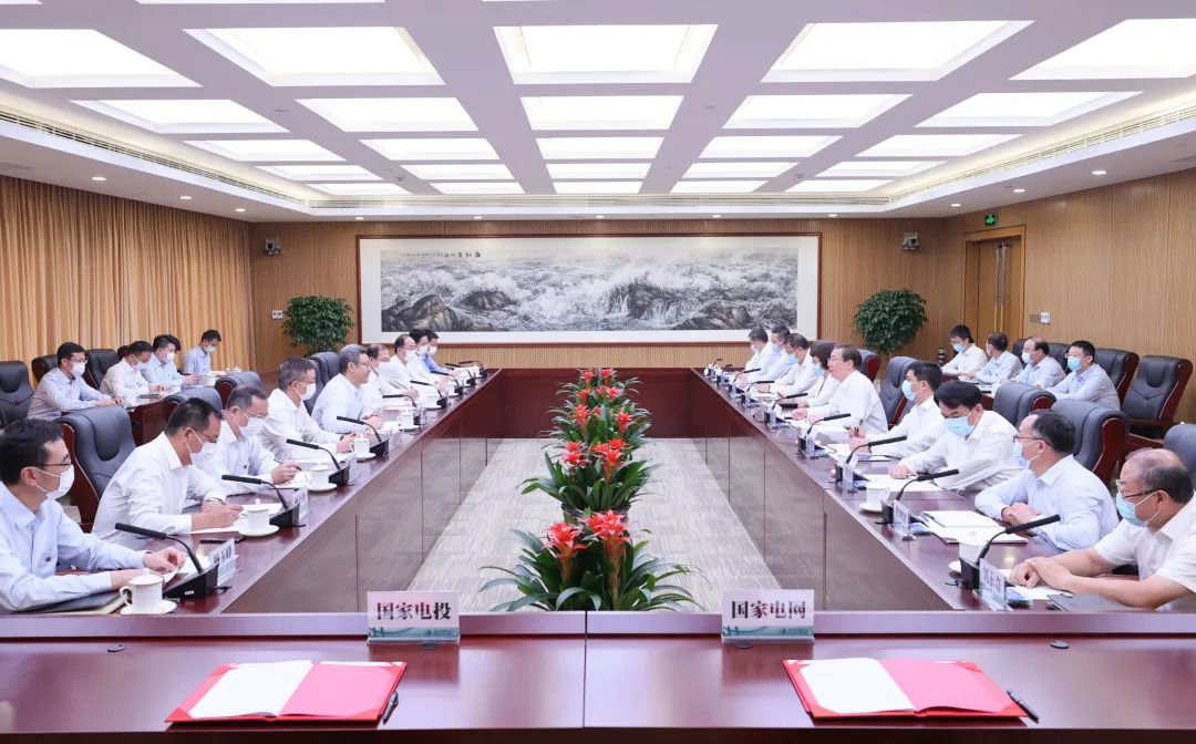 國(guó)家電網(wǎng)董事長(zhǎng)、黨組書(shū)記辛保安與國(guó)家電投董事長(zhǎng)錢(qián)智民、總經(jīng)理江毅會(huì)談