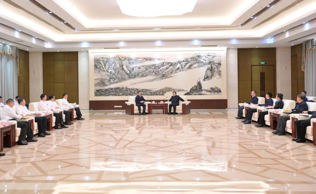 國家電網(wǎng)公司董事長、黨組書辛保安與四川省委書記王曉暉會談