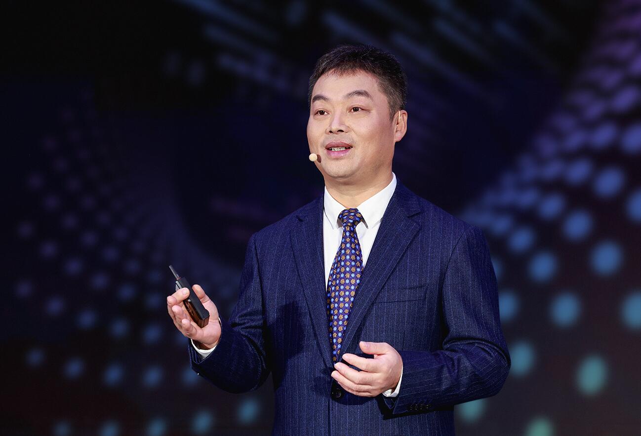 華為云CEO張平安：構(gòu)筑行業(yè)云底座，一切皆服務(wù)