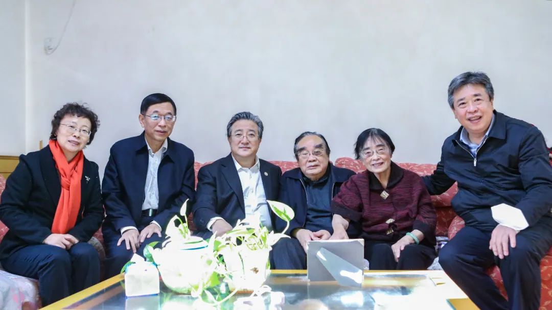 余劍鋒春節(jié)前夕看望慰問核工業(yè)老領導蔣心雄、陳肇博