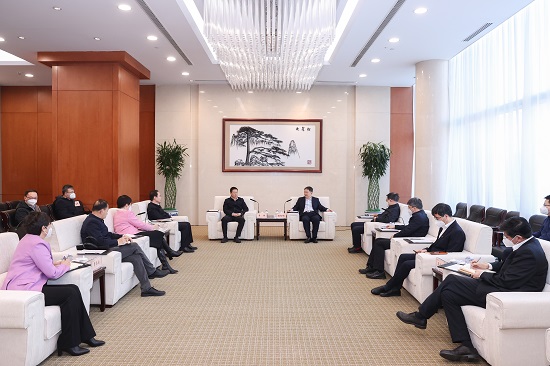 溫樞剛鄧建玲會(huì)見(jiàn)鄂爾多斯市委書記李理、市長(zhǎng)杜匯良