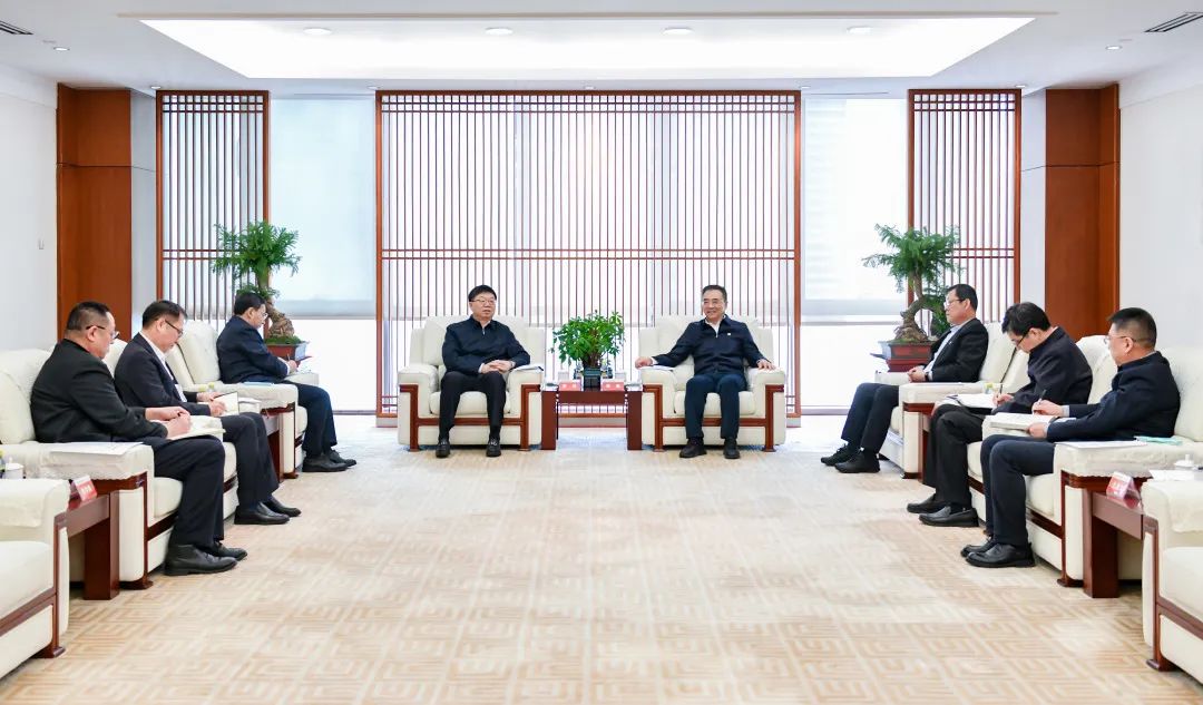 大唐集團(tuán)有限公司黨組書(shū)記、董事長(zhǎng)鄒磊會(huì)見(jiàn)吉林省委常委、省委秘書(shū)長(zhǎng)李偉