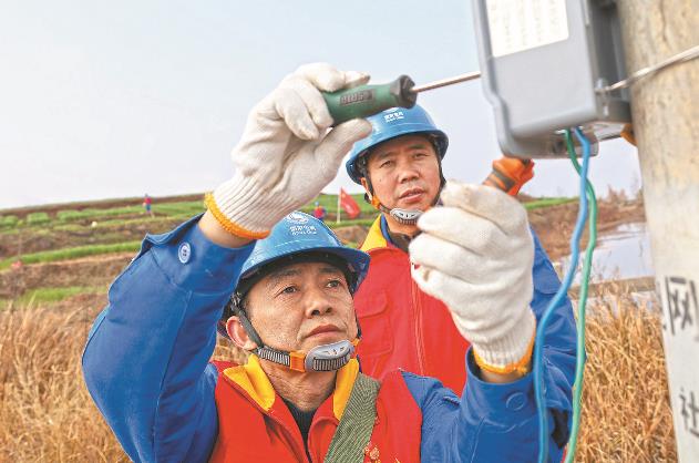 四川通江護(hù)航春灌用電，60支服務(wù)隊(duì)奔走田間