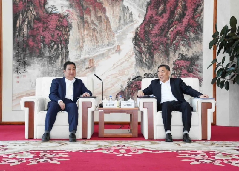中國能建黨委書記、董事長宋海良與中國電氣裝備黨委書記、董事長白忠泉會談