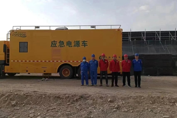 烏海市千里山供電公司：保電路上，我們一直在