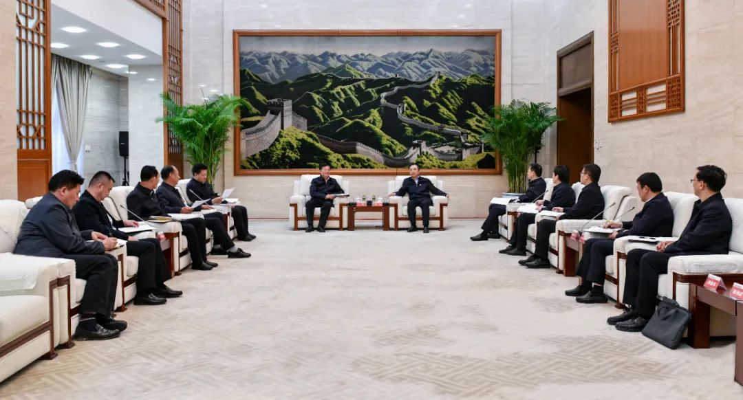 大唐集團(tuán)黨組書記、董事長鄒磊與青海省海南州委書記呂剛、州長尕瑪朋措會談