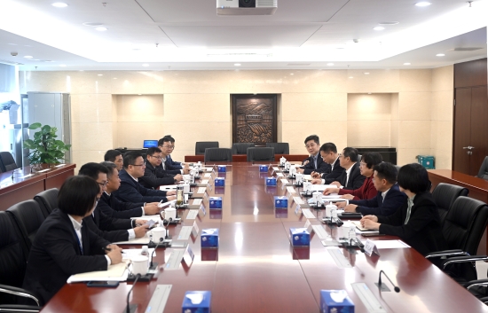 中國電建黨委常委、副總經(jīng)理王小軍與中國華電集團黨組成員、副總經(jīng)理李旭紅會談