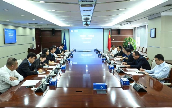 中國電建黨委常委、副總經理劉源與中國建材股份副總裁王兵舉行會談