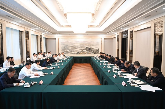 華能集團溫樞剛、鄧建玲拜會遼寧省委書記郝鵬