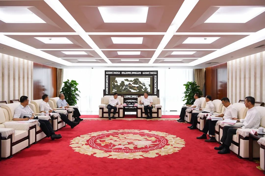 葉向東與甘肅省委常委、副省長張錦剛舉行會談