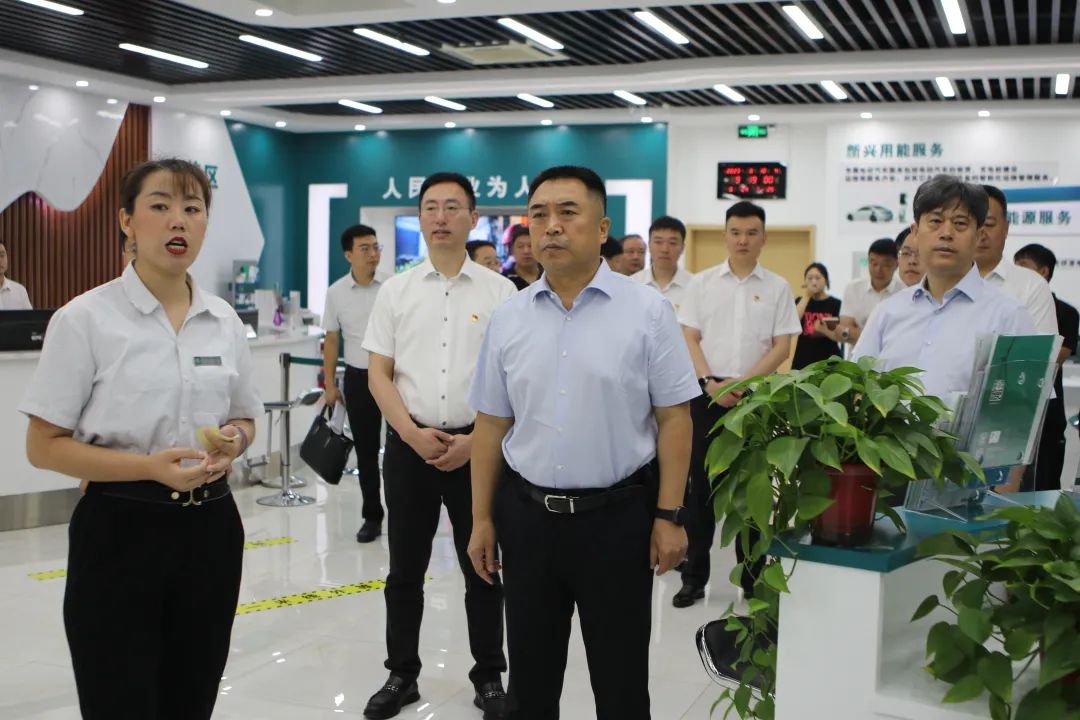 香河縣委書記梁寶杰、縣長(zhǎng)李海濱調(diào)研國(guó)網(wǎng)香河縣供電公司重點(diǎn)工作