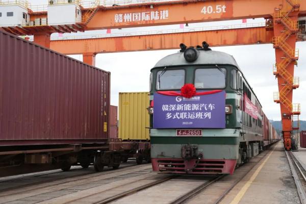國(guó)產(chǎn)新能源汽車，坐火車“出?！?