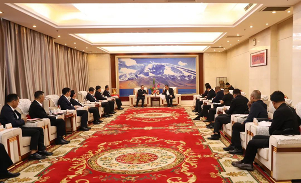 華電集團黨組書記、董事長江毅與喀什地委副書記、行署專員艾尼瓦爾·吐爾遜舉行會談