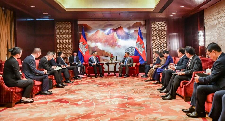 大唐集團(tuán)黨組書記、董事長(zhǎng)鄒磊拜會(huì)柬埔寨首相洪瑪奈