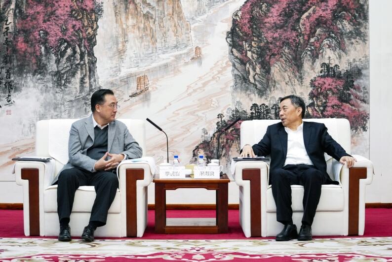 中國(guó)能建黨委書記、董事長(zhǎng)宋海良與華夏銀行黨委書記、董事長(zhǎng)李民吉會(huì)談