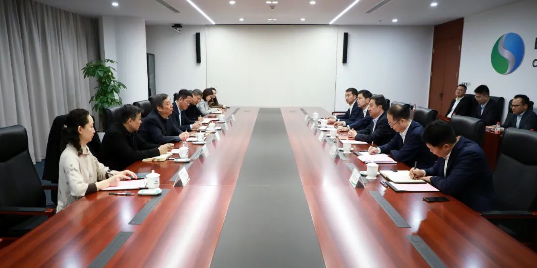 中國電氣裝備黨委書記、董事長白忠泉會見上海市經(jīng)濟和信息化委員會副主任戎之勤