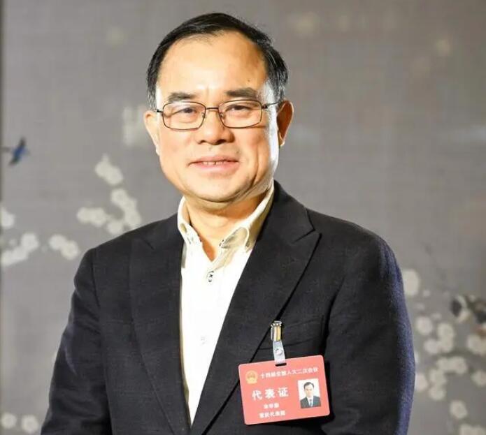 【兩會(huì)好聲音】全國(guó)人大代表、長(zhǎng)安汽車(chē)董事長(zhǎng)朱華榮：強(qiáng)化市場(chǎng)調(diào)節(jié)手段，進(jìn)一步改善汽車(chē)消費(fèi)環(huán)境
