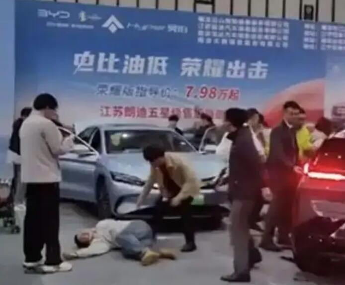 突然啟動!參展車撞傷5人，車企最新回應