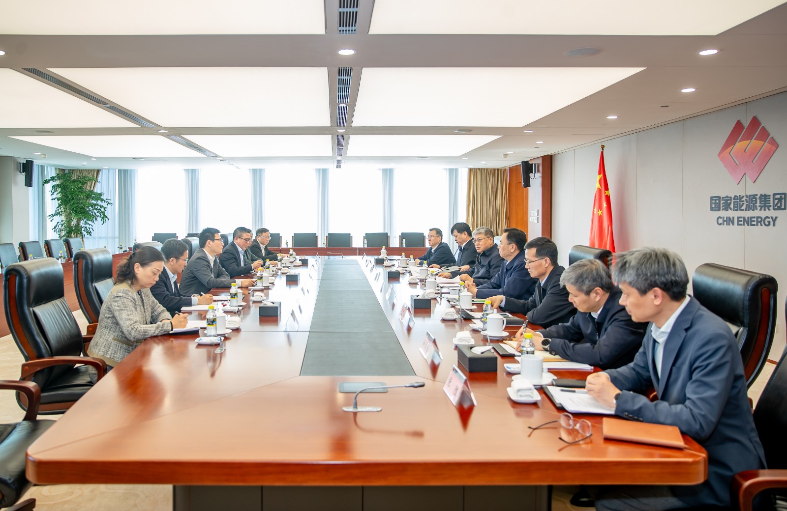 國家能源集團黨組書記、董事長劉國躍會見上海電氣集團黨委書記、董事長吳磊