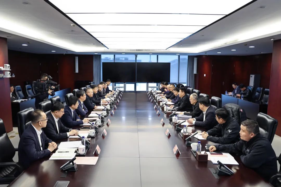 華電集團(tuán)黨組副書記、總經(jīng)理葉向東與北京市副市長(zhǎng)高朋舉行會(huì)談