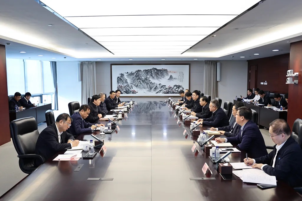 華電集團(tuán)董事長江毅、總經(jīng)理葉向東與國家電網(wǎng)董事長、黨組書記張智剛會談