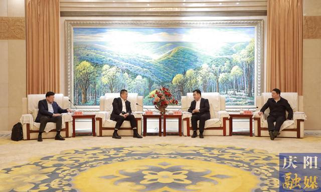 慶陽市委書記黃澤元、市長周繼軍與山東能源集團黨委書記、董事長李偉一行座談