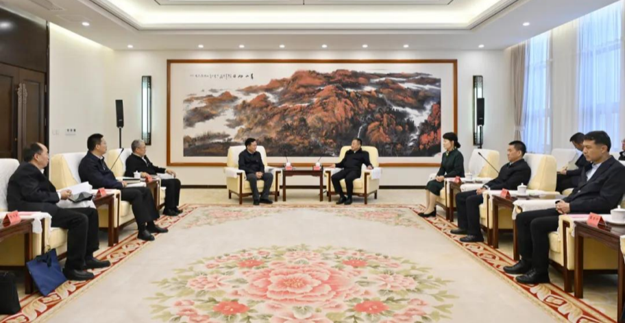 國家電投董事長(zhǎng)劉明勝、總經(jīng)理栗寶卿拜會(huì)內(nèi)蒙古自治區(qū)黨委書記孫紹騁、自治區(qū)主席王莉霞