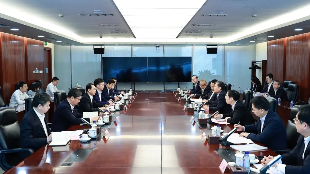 華電集團黨組書記、董事長江毅與中國太平保險集團黨委書記、董事長王思東舉行會談