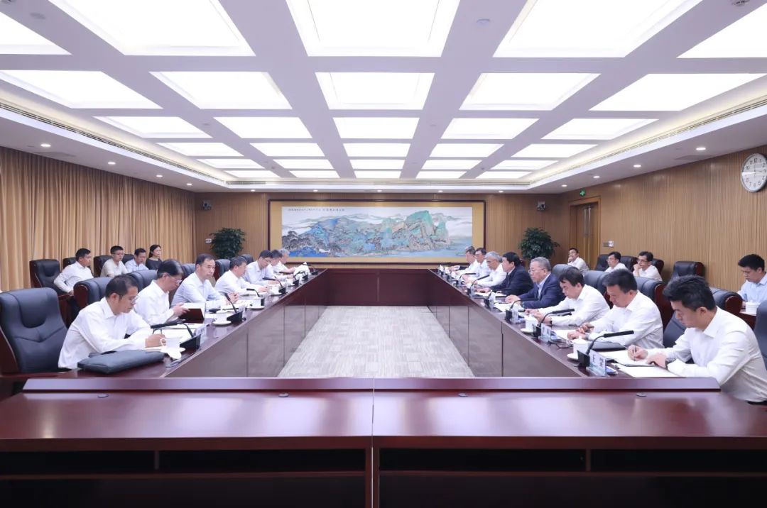 國家能源局黨組書記、局長章建華赴國家電網(wǎng)公司調(diào)研迎峰度夏電力保供工作