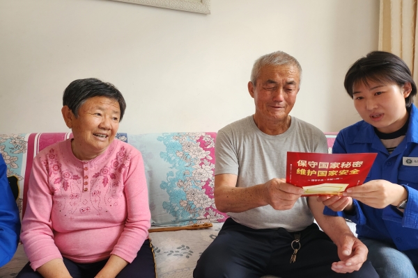 內(nèi)蒙古電力公司烏海千里山供電公司黨支部、工會(huì)、團(tuán)支部（青工委）開(kāi)展“蒙電愛(ài)心光明行”保密宣傳活動(dòng)
