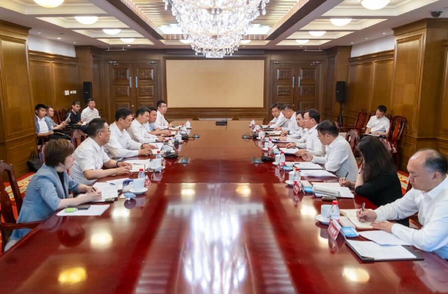 大唐集團總經(jīng)理、黨組副書記張傳江與阜新市委書記胡濤、市長周鵬舉會談