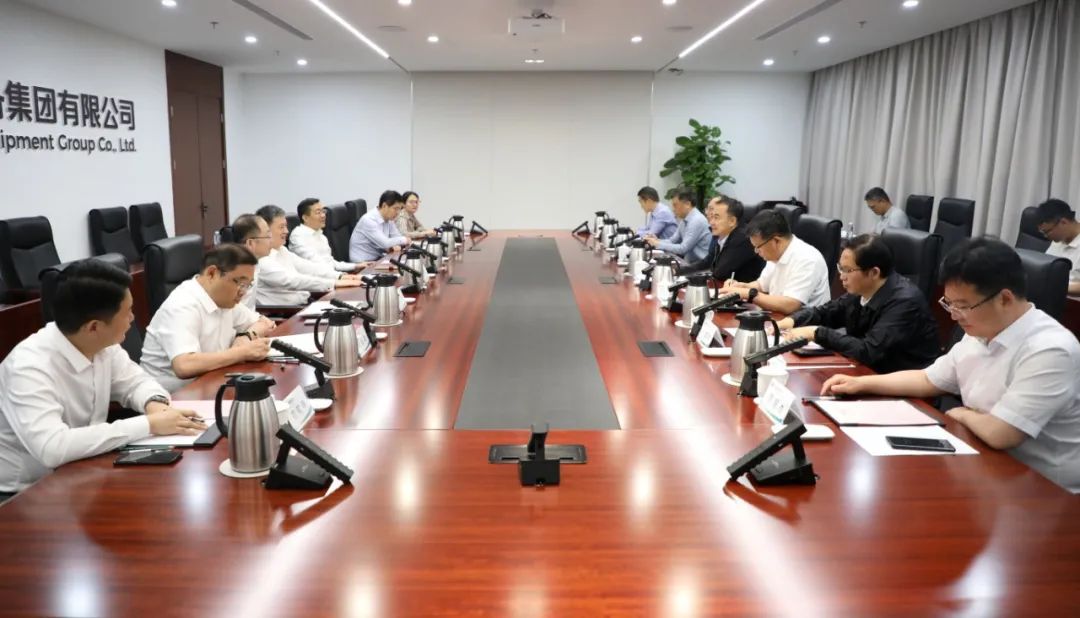 中國電氣裝備黨委副書記、總經(jīng)理周群會見鄭州市委副書記、市長何雄