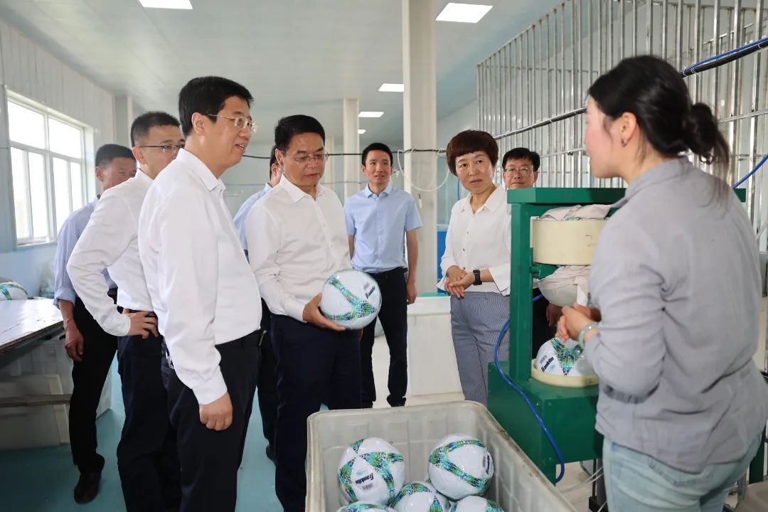 中國電氣裝備黨委副書記裴振江赴陜西省麟游縣