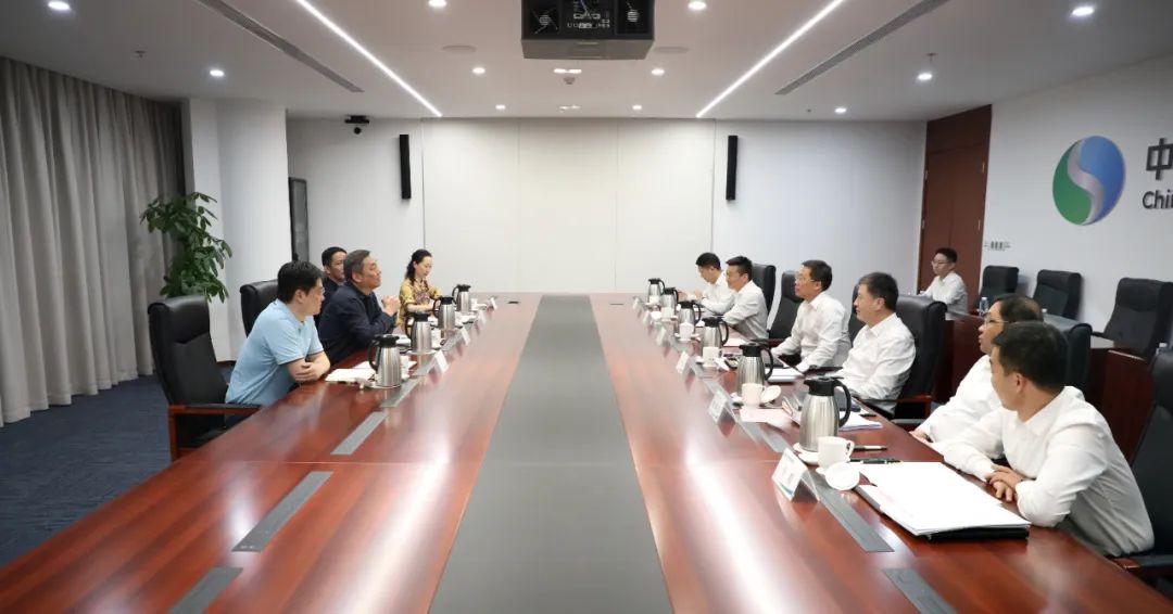 中國電氣裝備李洪鳳董事長、周群總經(jīng)理會見上海市經(jīng)信委副主任戎之勤