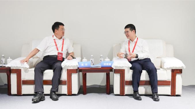 吳云與中國科學(xué)院院士、中國氫能聯(lián)盟戰(zhàn)略指導(dǎo)