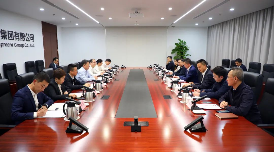 中國電氣裝備黨委書記、董事長李洪鳳會見上海市國資委黨委書記、主任賀青