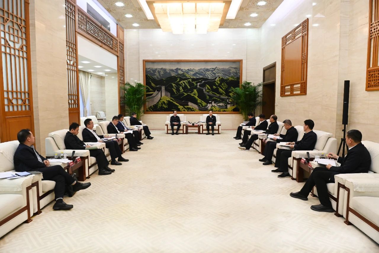 大唐集團黨組書記、董事長鄒磊與中國電建黨委書記、董事長丁焰章會談