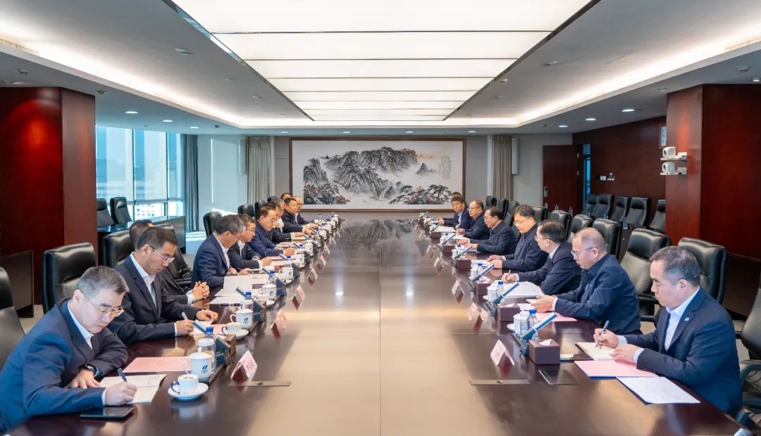 華電集團(tuán)黨組書記、董事長江毅會見中國中車黨委書記、董事長孫永才