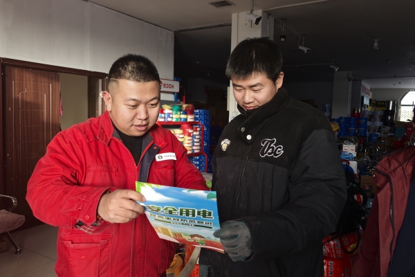 內(nèi)蒙古電力集團(tuán)烏海千里山供電公司蒙電愛心光明行，用電無憂進(jìn)社區(qū)